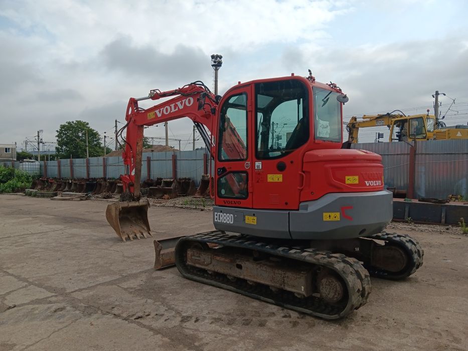 Vând excavator volvo ECR88D