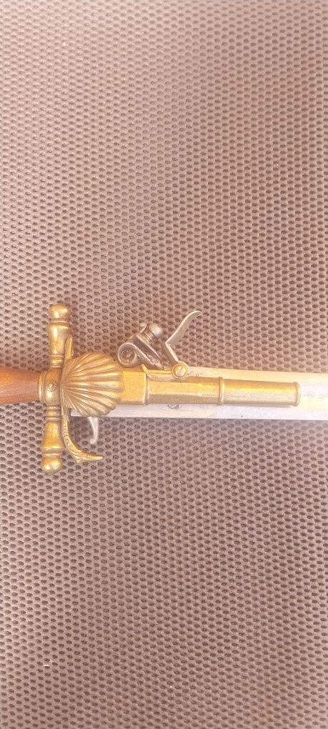 Sabie scurta cu pistol pentru panoplie