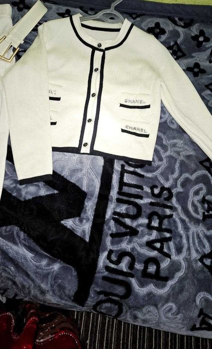 Ayollar kiyimi sotiladi