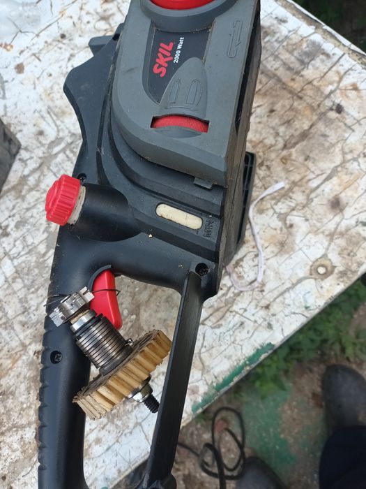 Ел.резачка skil на части, изронено е зъбното колело, пластмасовото