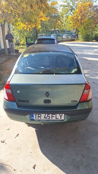 Vând renault clio 1.5 dci !