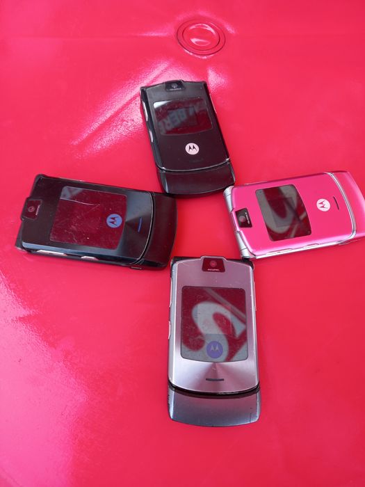 Vând 4 Motorola V3 de Piese pt Colecționari sau Pasionați