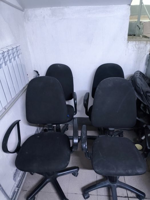 Офисные кресла продам