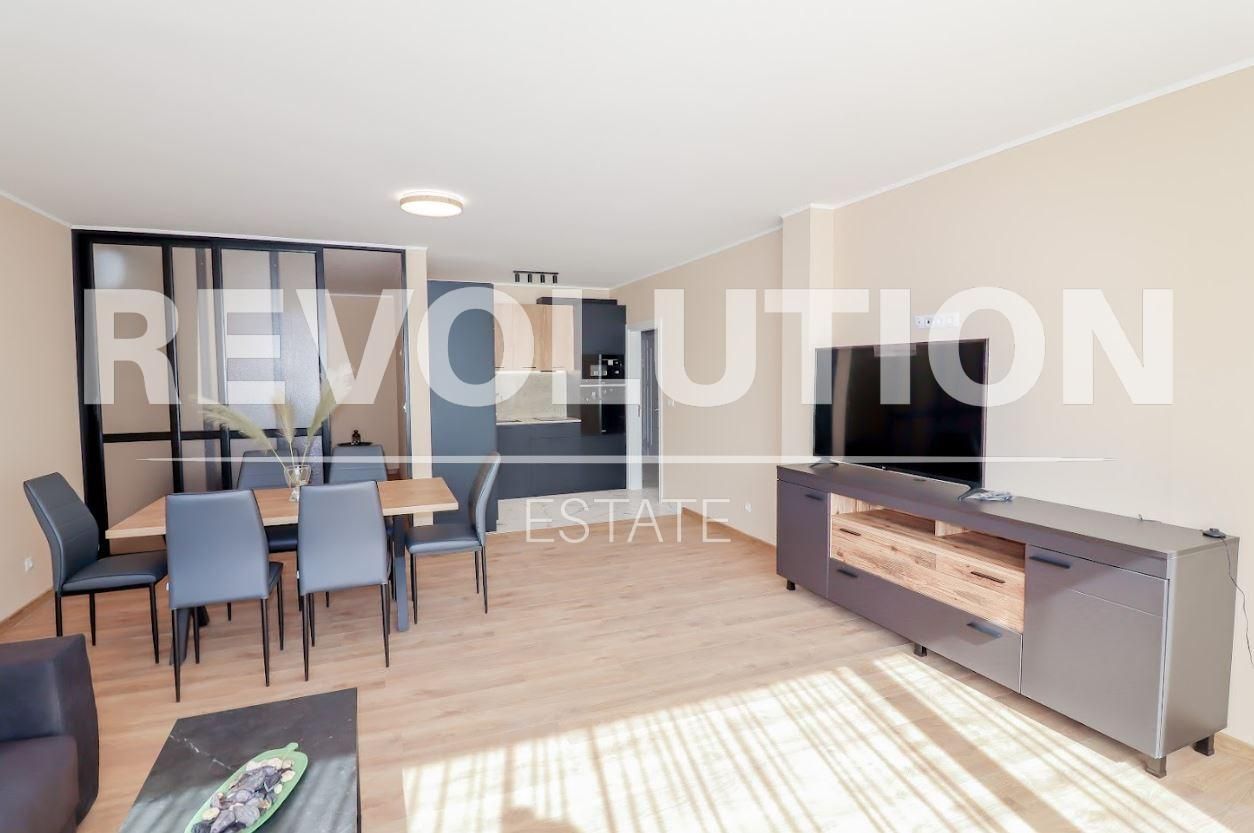 Дава се под наем Тристаен апартамент в Варна, Бриз - 100 кв.м за 1100 € - Снимка #2