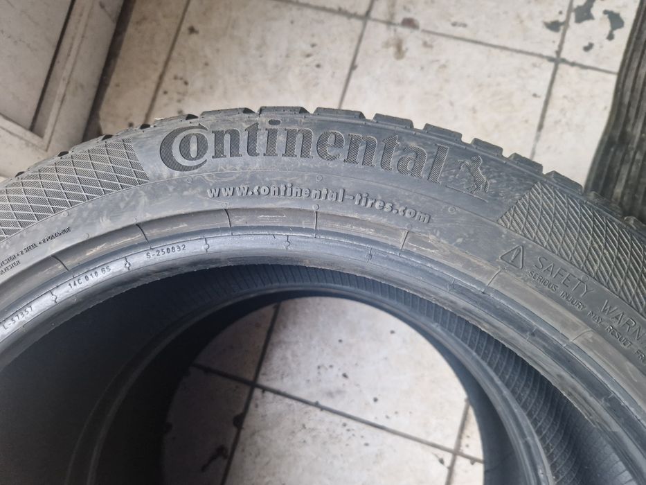 Două anvelope Iarnă Continental  235 45 18