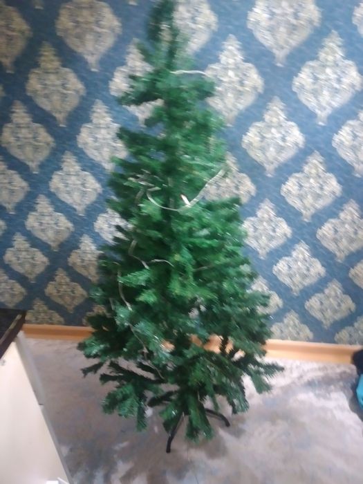 Ёлка в отличном состоянии