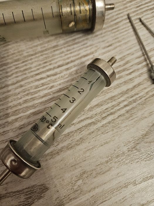 Seringi reutilizabile pentru colecționari