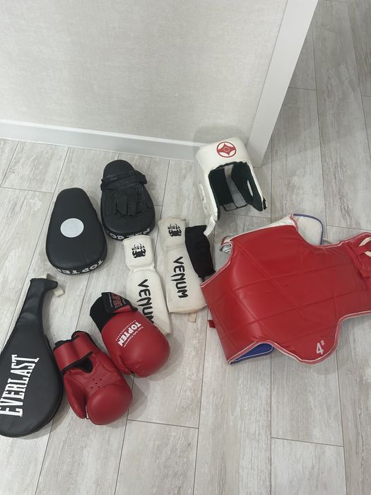 Экиперовка на каратэ бокс буу почти новое
