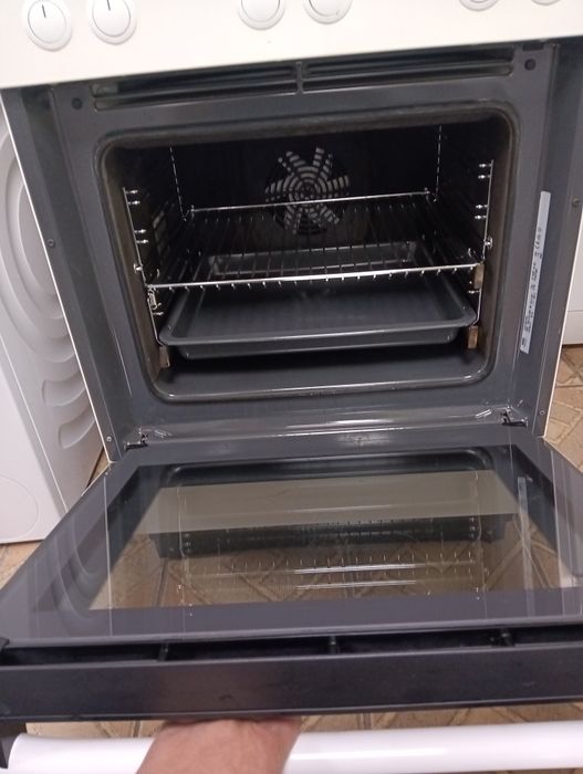 Като нова свободно стояща печка с керамичен плот Voss Electrolux