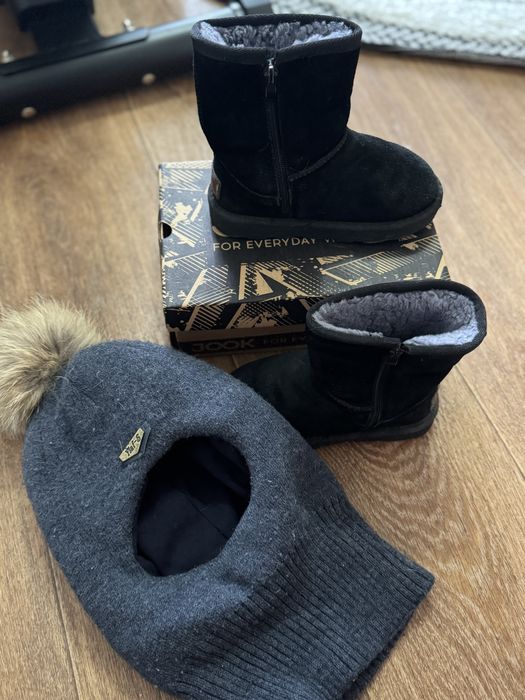 Уги натуралка , плюс шарка шлем с натуральным бумбоном