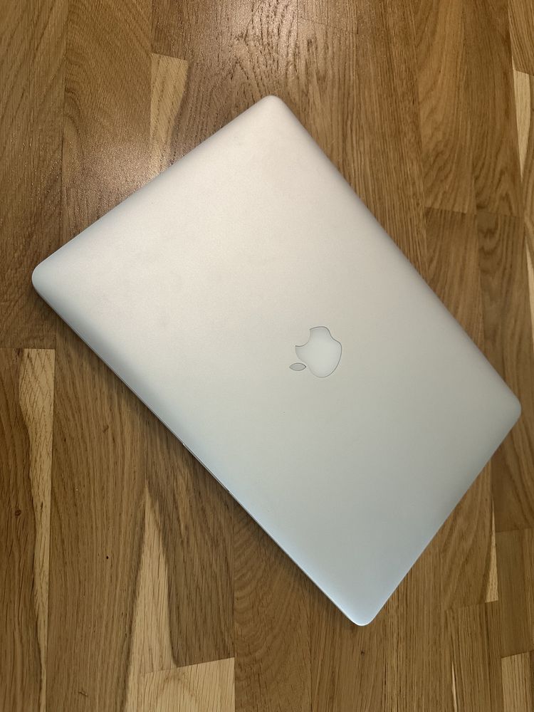 MacBook Pro 15 inch, mid 2014 , i7, 16gb RAM ,funcțional + Cadou