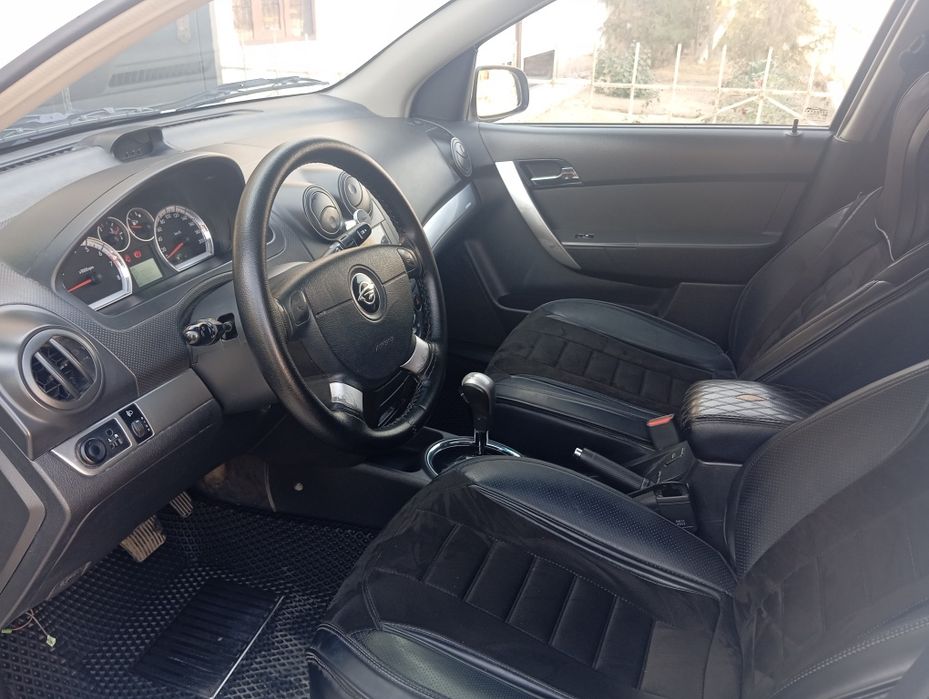 Nexia 3 avtomat sotiladi