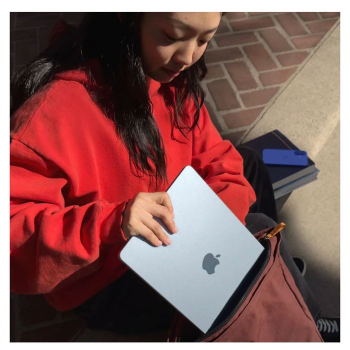 Apple Macbook Air 13.6 inch Sky Blue