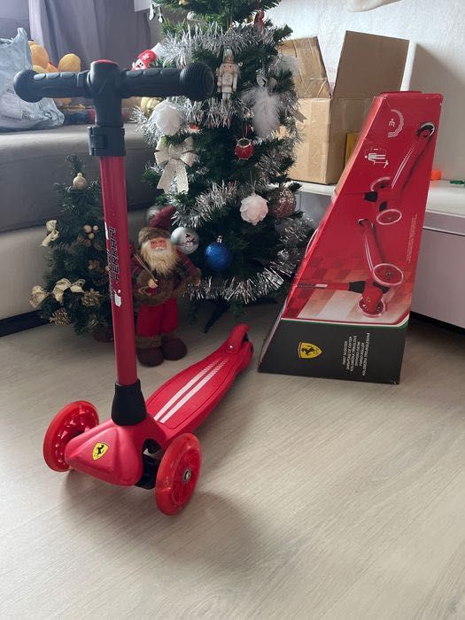 Тротинетка Scuderia Ferrari