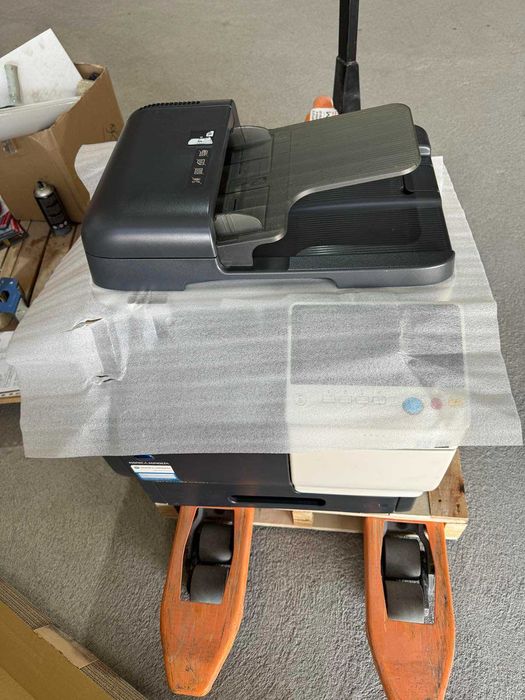 Продавам цветно устройство Konica Minolta Bizhub C3351
