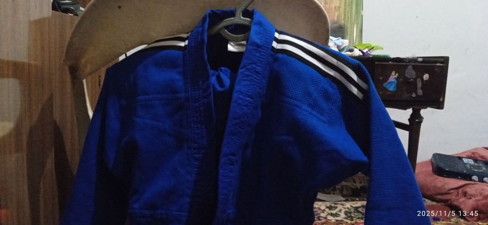 Adidas judo kiyimi