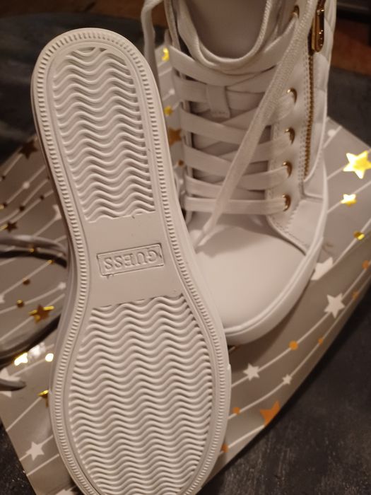 Нови маратонки на маркатаGUESS