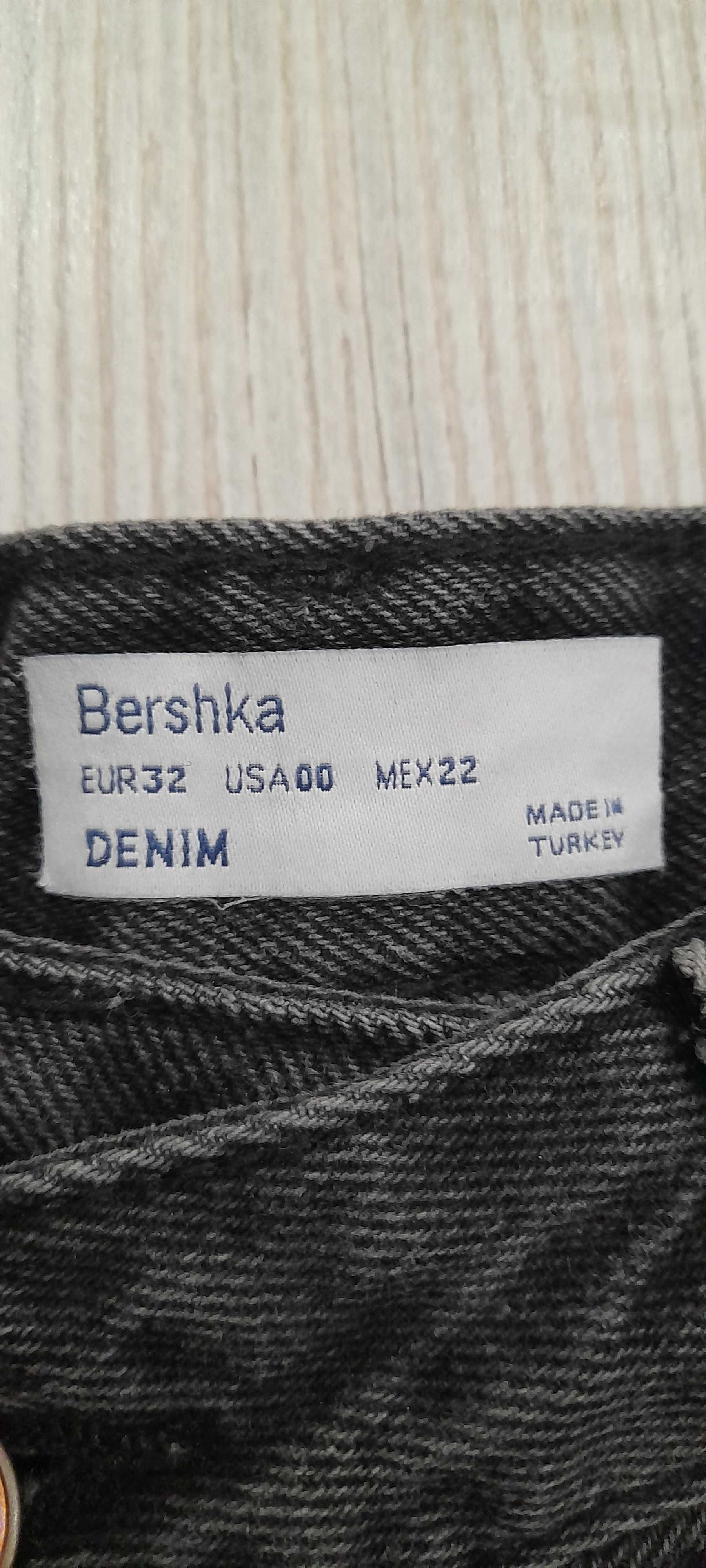 Къси панталонки на bershka