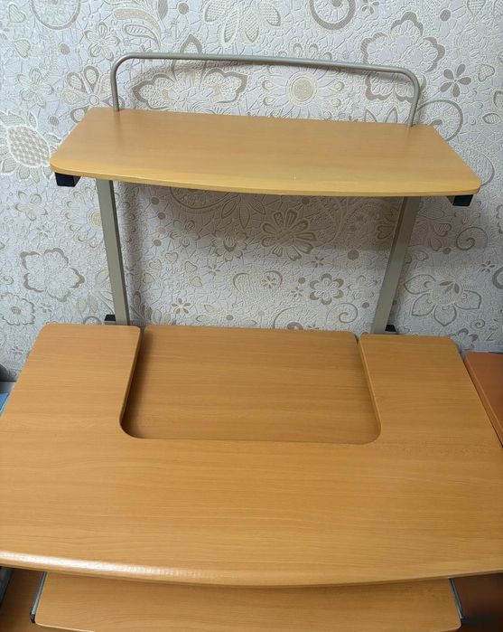 Продам компьютерный, письменный стол