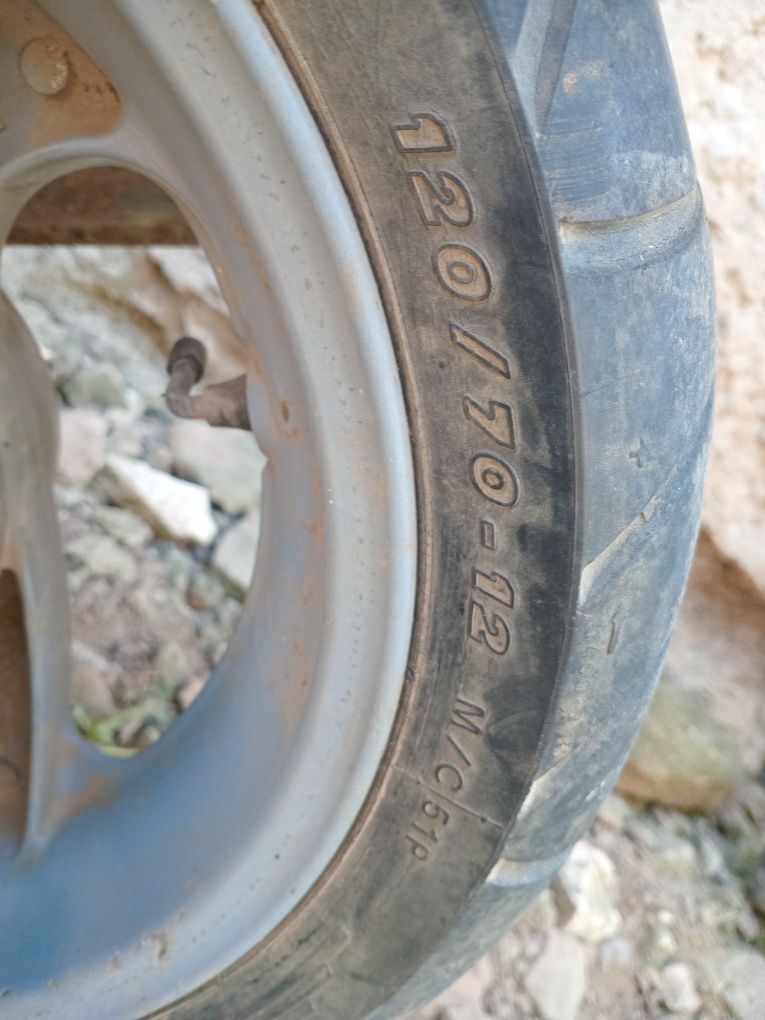 Vând malaguti f12 550 neg