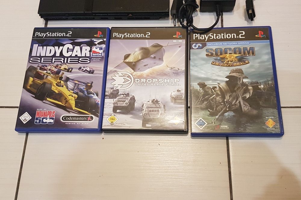 PlayStation 2 Slim с три игри