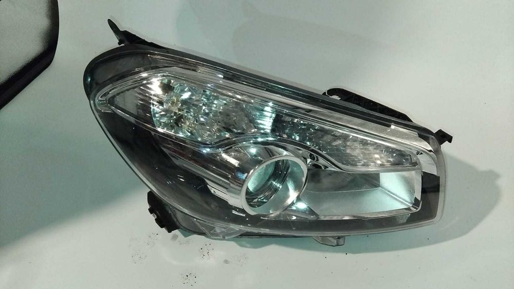 Far cu xenon stanga-dreapta Nissan Qashqai an 2011 Facelift