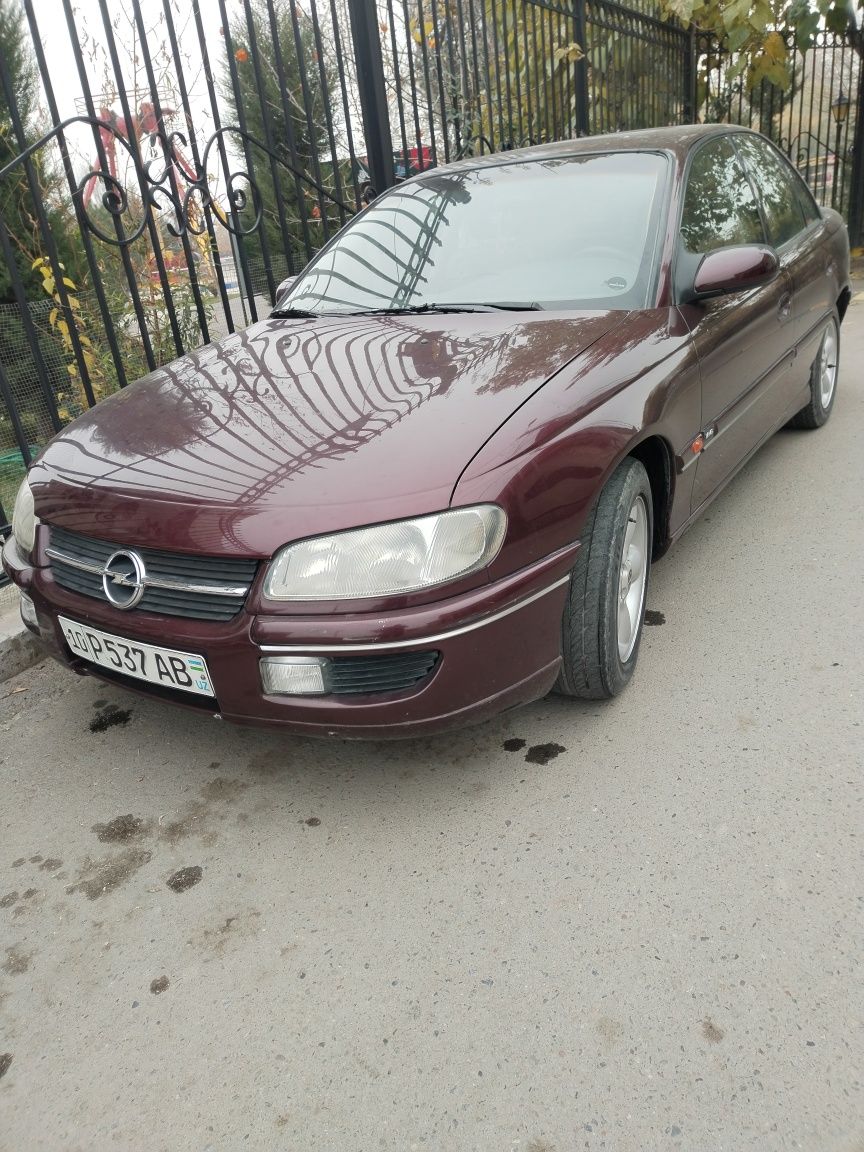 Opel. Omega 3.2 л 1994  год.        Афтамат каропка.    Солони кожаный