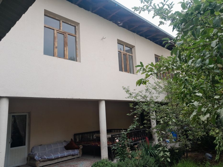Uy sotiladi 2 qavatli
