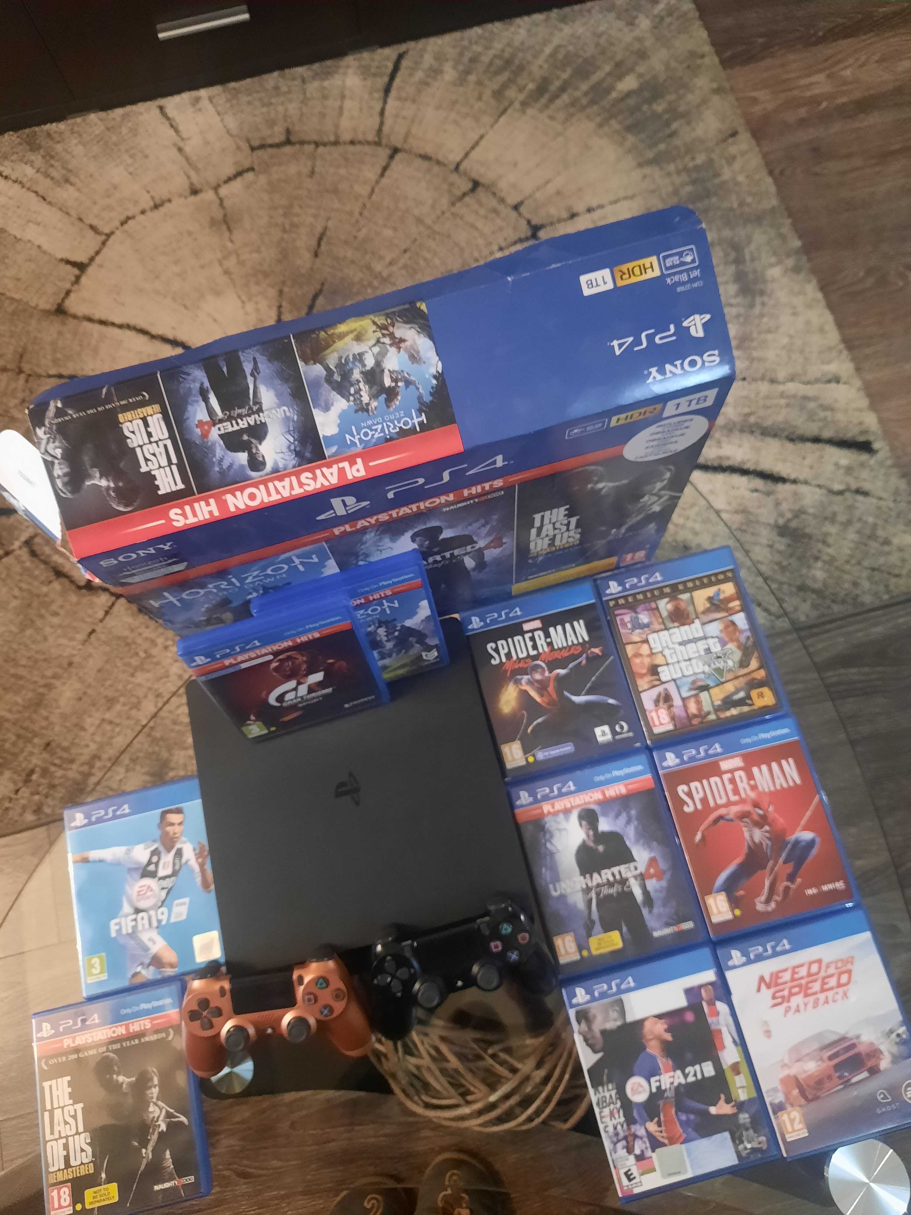 Playstation 4 Slim 1 TB с 2 джойстика + 10 игри