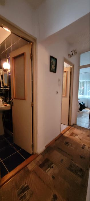 Vand apartament 3 camere etajul 1 centrala noua