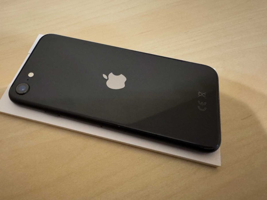 iPhone SE 2020 (второ поколение) 128GB