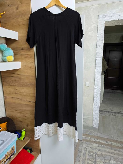 Платье с кружевом