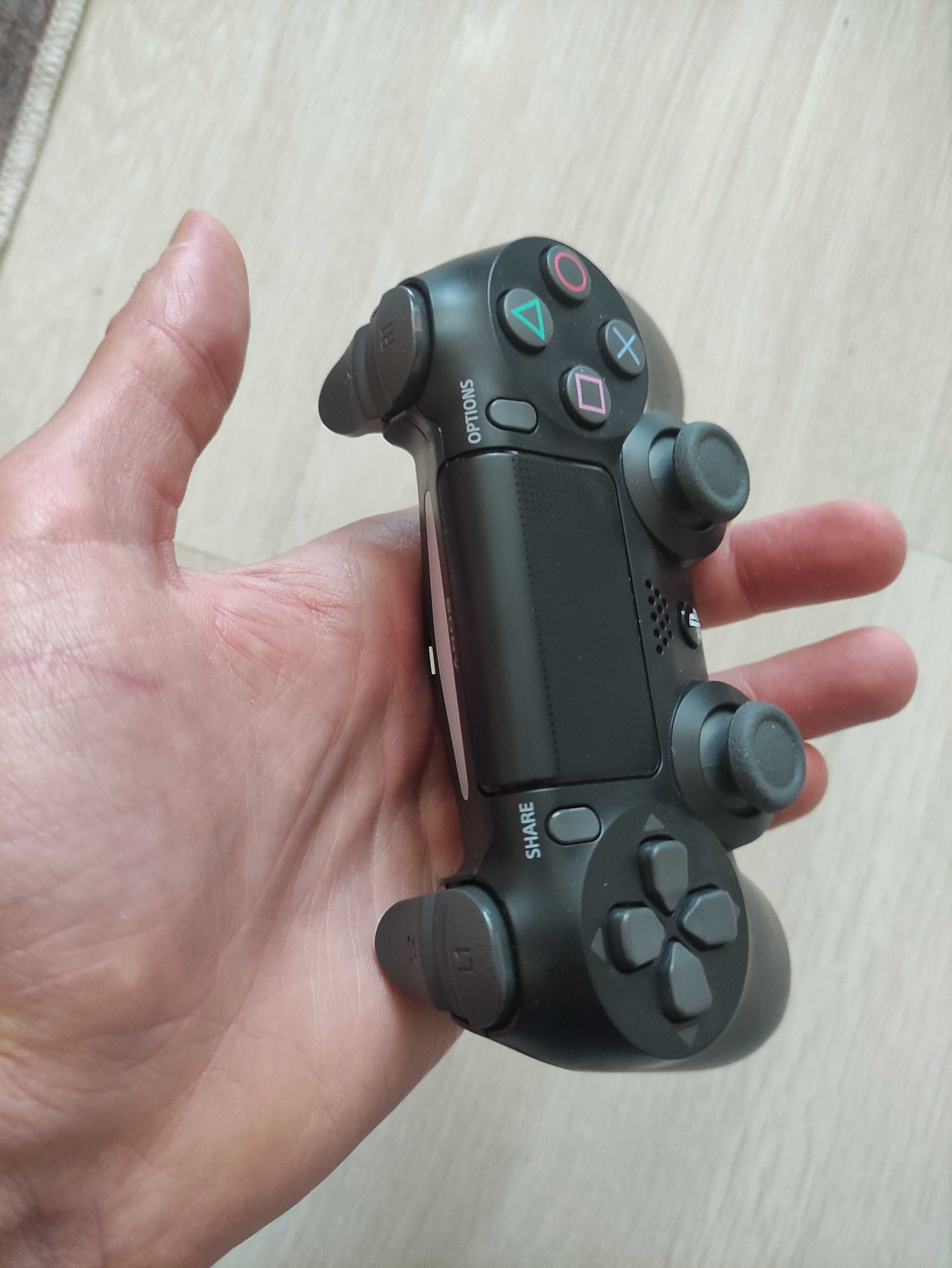 ПОЧТИ НОВ* PS4 Дойстик Dualshock 4 Wireless Controller