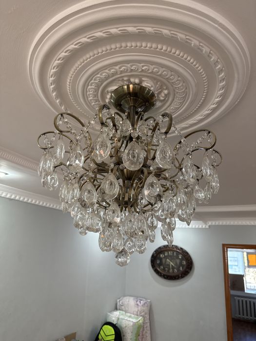 Продам красивую люстру