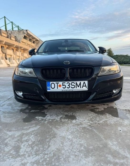 Vând BMW e90 facelift