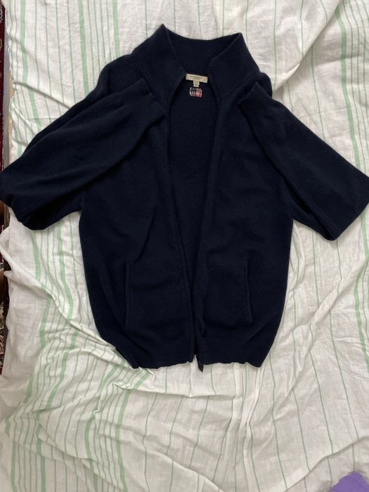 Оригинальный кардиган от бренда Burberry на замке