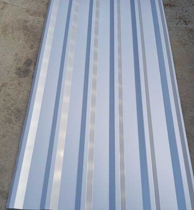 Tabla vopsita alba și gri si șipcă metalica(8004)