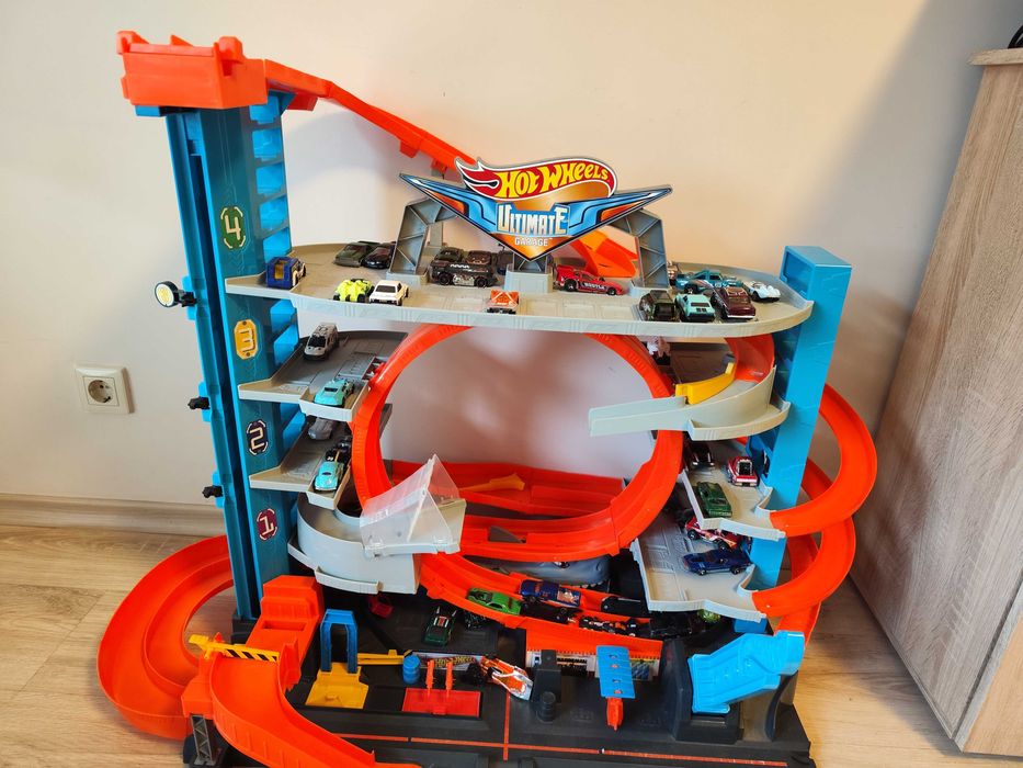 Ultimate Garage Hot wheals