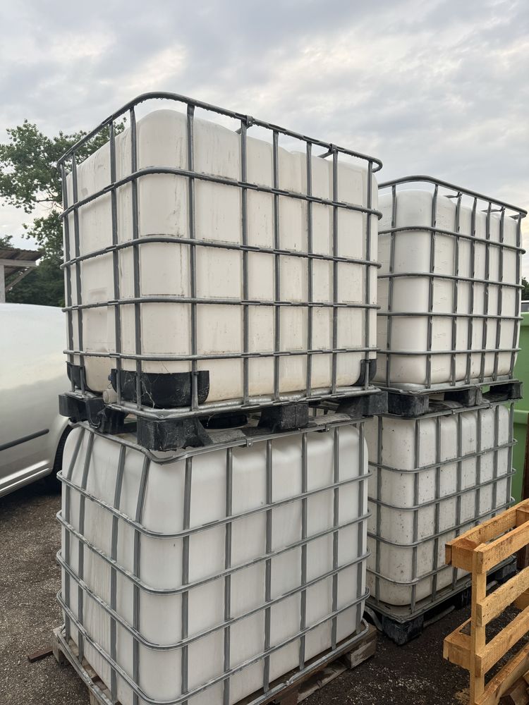 Продавам цистерни бидони за вода или нещо друго-1000л.