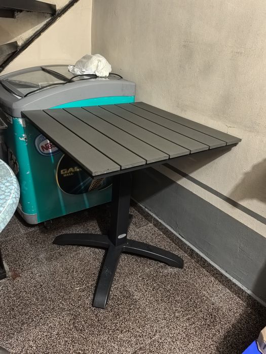 Маси и столове,градина и трапезария