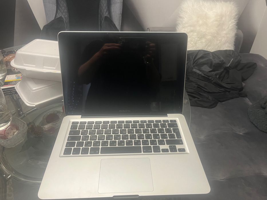 Продавам MacBook Apple
