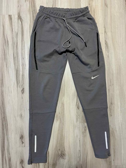 Запазено долнище на Nike