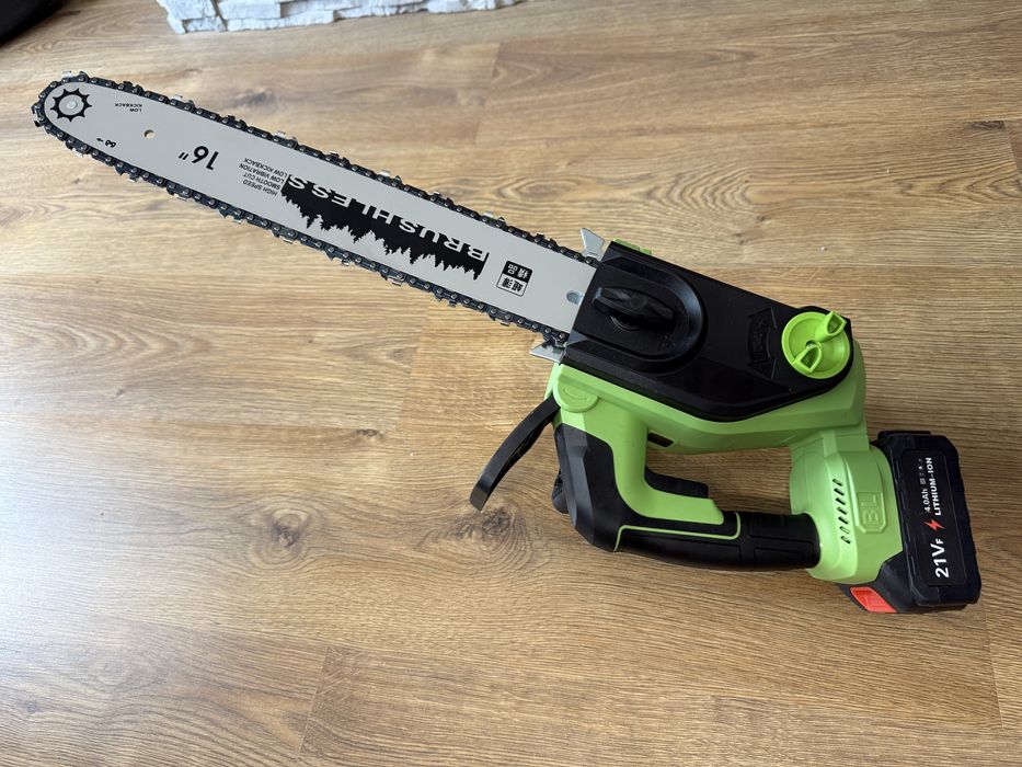 Акумулаторна резачка за дърва