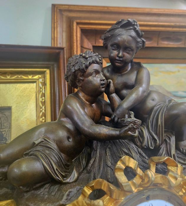 Каминен френски часовник от 19 -ти век.