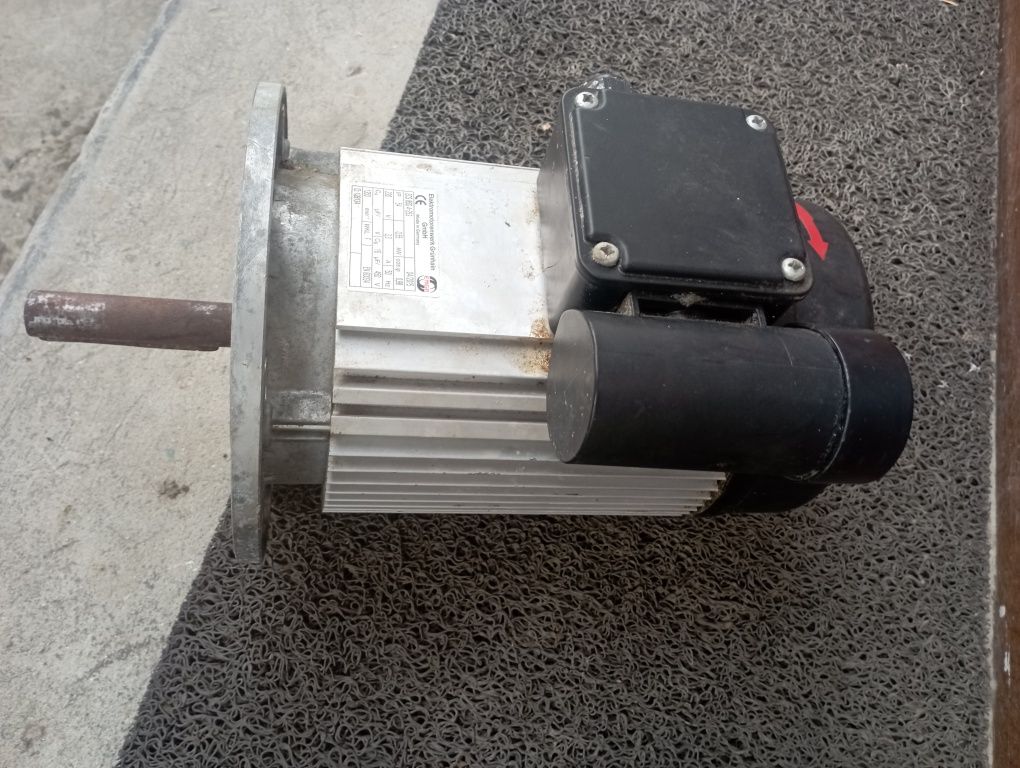 vând motor hotă functional