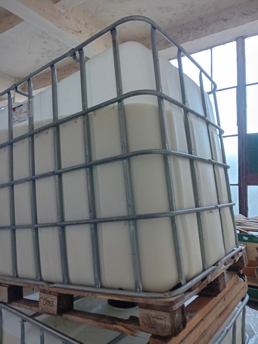 De vânzare butoi plastic cu ramă metalică 1000 Litri