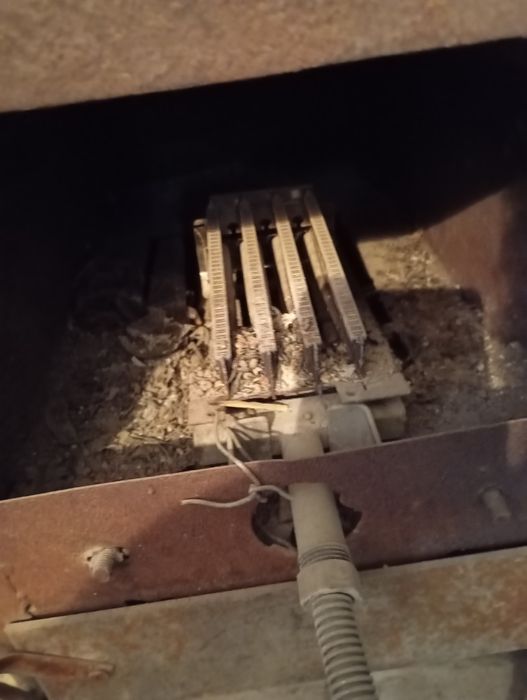 Печка темирдан газ ва утинда ишлайди