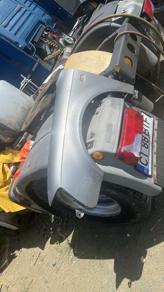 Vând aripă Audi A4 B7 (partea stângă)