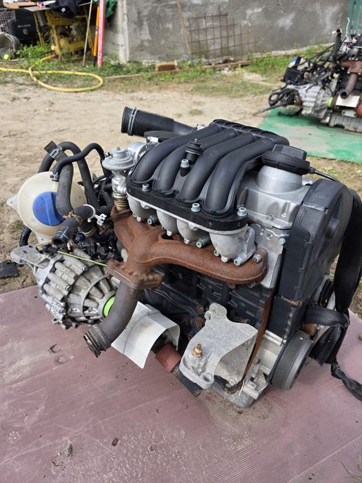 Vând motor 1.9 200 000 km