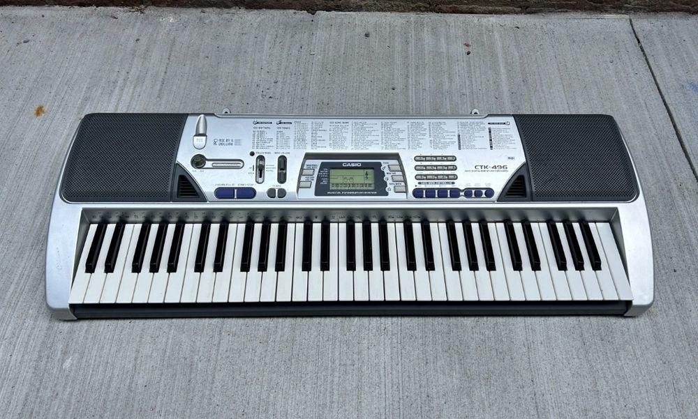 Casio CTK-496: Употребяван синтезатор в добро работно състояние
